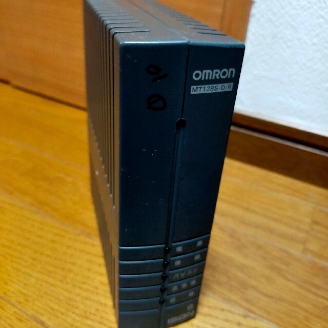 OMRON(オムロン)のターミナルアダプタ omron MT128S-D/R(V) スマホ/家電/カメラのPC/タブレット(PC周辺機器)の商品写真