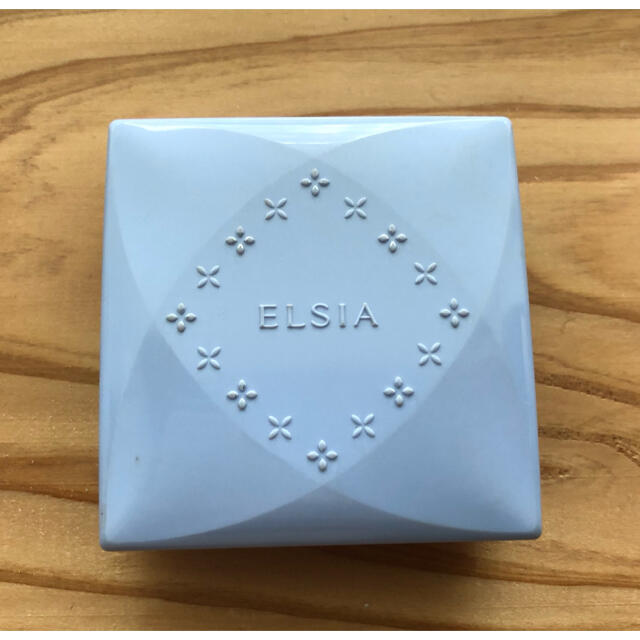 ELSIA(エルシア)のELSIA ファンデーションケース コスメ/美容のメイク道具/ケアグッズ(ボトル・ケース・携帯小物)の商品写真