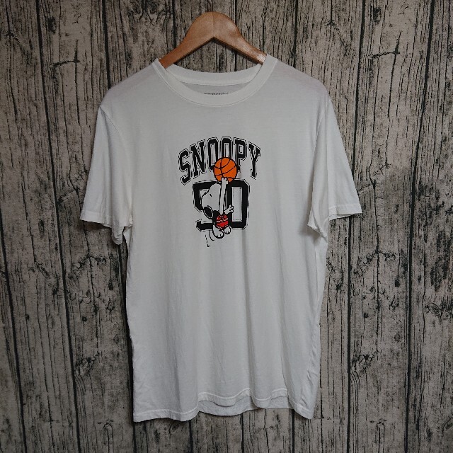 SNOOPY(スヌーピー)のSNOOPYバスケットボールプリントTシャツLLスヌーピー メンズのトップス(Tシャツ/カットソー(半袖/袖なし))の商品写真
