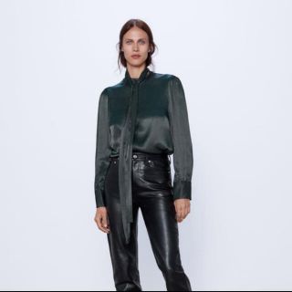 ザラ(ZARA)のZARA リボンディティール付きサテンブラウス　XS(シャツ/ブラウス(長袖/七分))