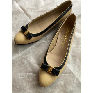 サルヴァトーレフェラガモ(Salvatore Ferragamo)の【めいこ様専用】フェラガモ♡バイカラーフラットパンプス♡ヴァラ(ハイヒール/パンプス)