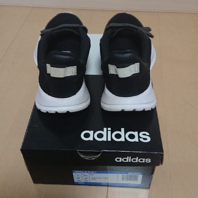 adidas(アディダス)のアディダス 21.5cm キッズ/ベビー/マタニティのキッズ靴/シューズ(15cm~)(スニーカー)の商品写真