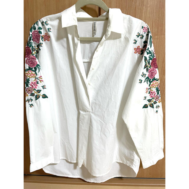 正規取扱店】 Stradivarius 花 刺繍 ブラウス superior-quality.ru:443