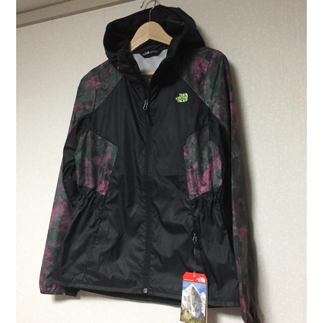 THE NORTH FACE(ザノースフェイス)の★海外限定ノースフェイス薄手春秋マウンテンパーカー黒XS★ウインドブレーカー★ レディースのジャケット/アウター(ナイロンジャケット)の商品写真