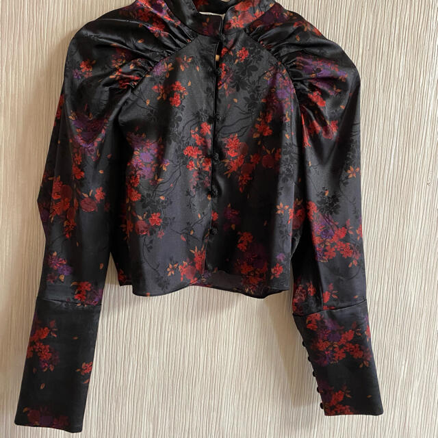 ZARA(ザラ)の花柄ブラウス　和風　ZARA  レディースのトップス(シャツ/ブラウス(長袖/七分))の商品写真