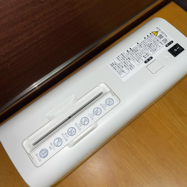 コクヨ(コクヨ)のコクヨ シュレッダー A6 クロスカット 2x11mm インテリア/住まい/日用品のオフィス用品(オフィス用品一般)の商品写真