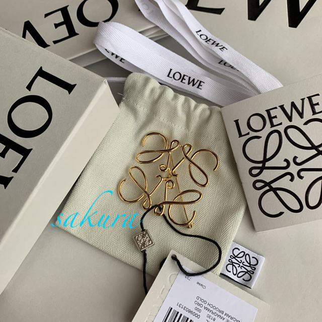 LOEWE(ロエベ)の新品未使用 ロエベ LOEWE アナグラムブローチ レディースのアクセサリー(ブローチ/コサージュ)の商品写真