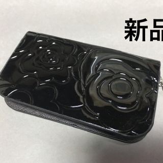 【新品】フラワー型押し☆合皮キーケース(6連)キーリング付き 黒(キーケース)