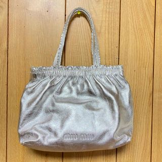 ミュウミュウ(miumiu)のmiu miu シルバーハンドバッグ(ハンドバッグ)