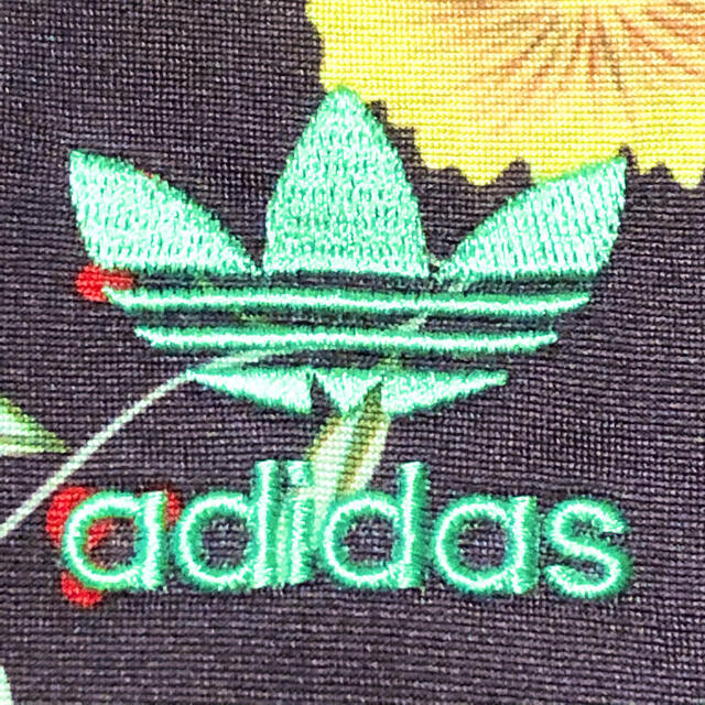 adidas(アディダス)のadidas アディダス ジャージ ブルゾン フローラル 花柄 刺繍ロゴ レディースのジャケット/アウター(ブルゾン)の商品写真