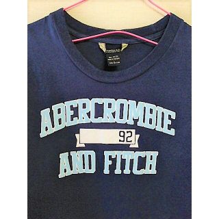 アバクロンビーアンドフィッチ(Abercrombie&Fitch)のAbercrombie & Fitch アバクロ★ロゴTシャツ★紺色★Lサイズ(Tシャツ(半袖/袖なし))