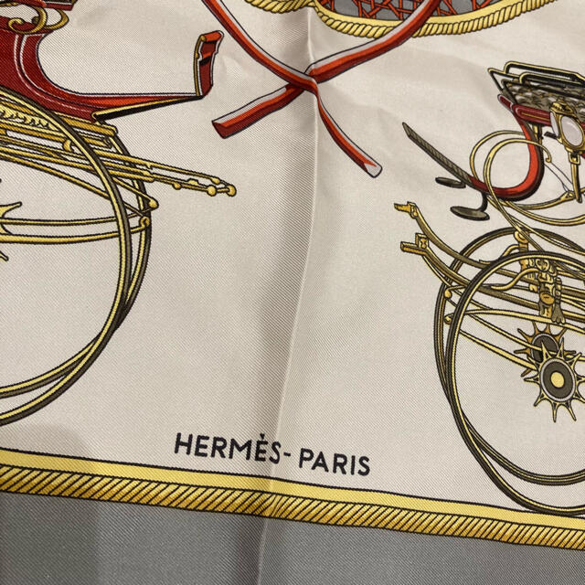 Hermes(エルメス)のHERMES カレ90 折りたたみ式幌馬車 レディースのファッション小物(バンダナ/スカーフ)の商品写真