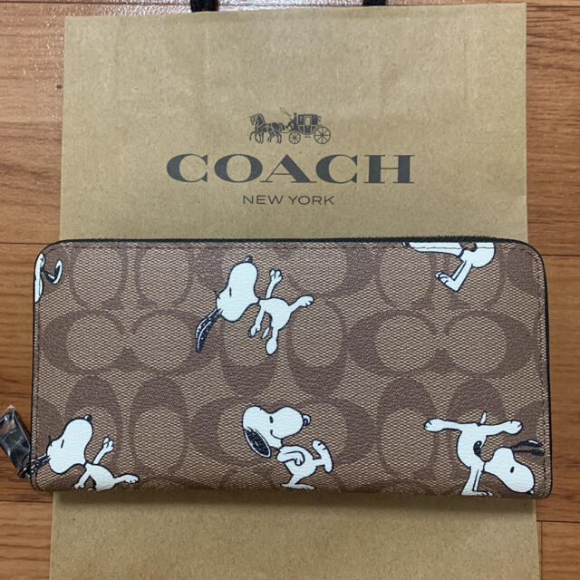 新作　新品　COACH　折り財布　スヌーピー