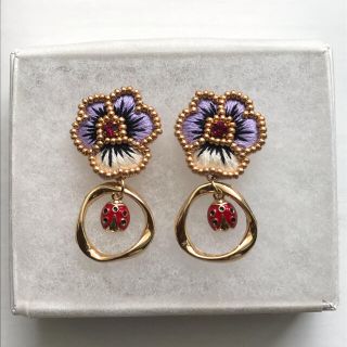 ミュベールワーク(MUVEIL WORK)のflower beaded ピアス orイヤリング(ピアス)