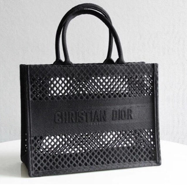 Christian Dior(クリスチャンディオール)のご専用　美品　dior ブックトート　メッシュ レディースのバッグ(トートバッグ)の商品写真