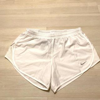 ナイキ(NIKE)のNIKE ランニングショートパンツ　Sサイズ　ホワイト(ウェア)