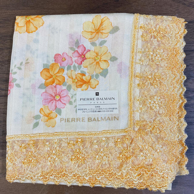 Pierre Balmain(ピエールバルマン)のPIERRE BALMAN 大判花柄ハンカチ　日本製 レディースのファッション小物(ハンカチ)の商品写真