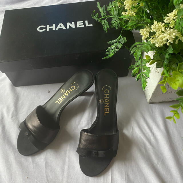 CHANEL(シャネル)のシャネル　CHANEL 黒ココマークリボン付きミュール　サンダル　36 レディースの靴/シューズ(ミュール)の商品写真