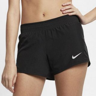 ナイキ(NIKE)のセール！新品NIKE レディース ランニングショート/ハーフパンツ ブラック M(ショートパンツ)