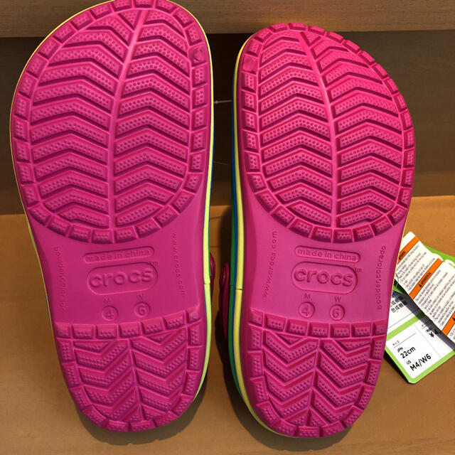 crocs(クロックス)の新品　クロックス　キャンディーピンク　22cm レディースの靴/シューズ(サンダル)の商品写真