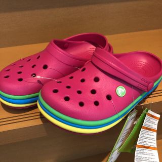 クロックス(crocs)の新品　クロックス　キャンディーピンク　22cm(サンダル)