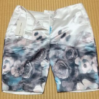 【新品タグ付】レディース ホワイト 花柄 ショートパンツ(ショートパンツ)