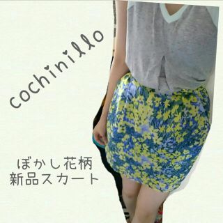 コチニーロ(Cochinillo)のcochinillo新品ぼかし花柄スカート(ミニスカート)