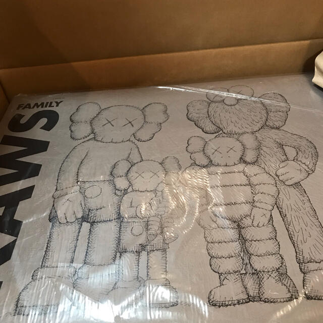 1 KAWS FAMILY BROWN/BLUE/WHITE