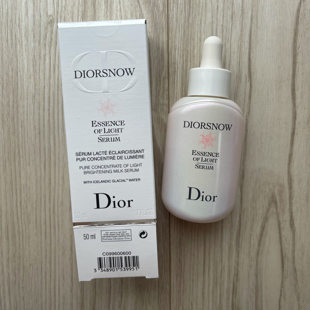 Dior(ディオール)のスノー アルティメット エッセンス オブ ライト　50ml コスメ/美容のスキンケア/基礎化粧品(美容液)の商品写真