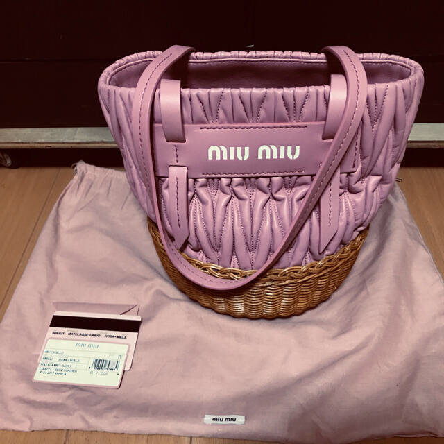 1月中頃までミュウミュウ  miu miu マテラッセ カゴバッグ