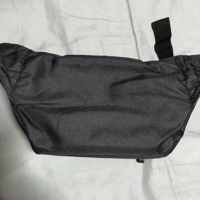 KANGOL(カンゴール)のKANGOLウエストバッグウエストポーチボディバッグ黒 メンズのバッグ(ウエストポーチ)の商品写真