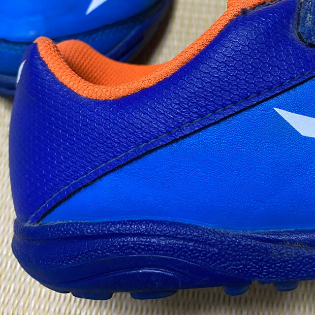 MIZUNO(ミズノ)のミズノ　サッカートレーニングシューズ18センチ キッズ/ベビー/マタニティのキッズ靴/シューズ(15cm~)(スニーカー)の商品写真