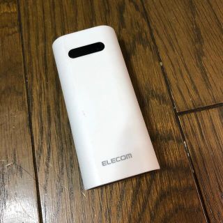 エレコム(ELECOM)のエレコム　モバイルバッテリー　充電器　6400m Ah  2.6 A出力　(バッテリー/充電器)