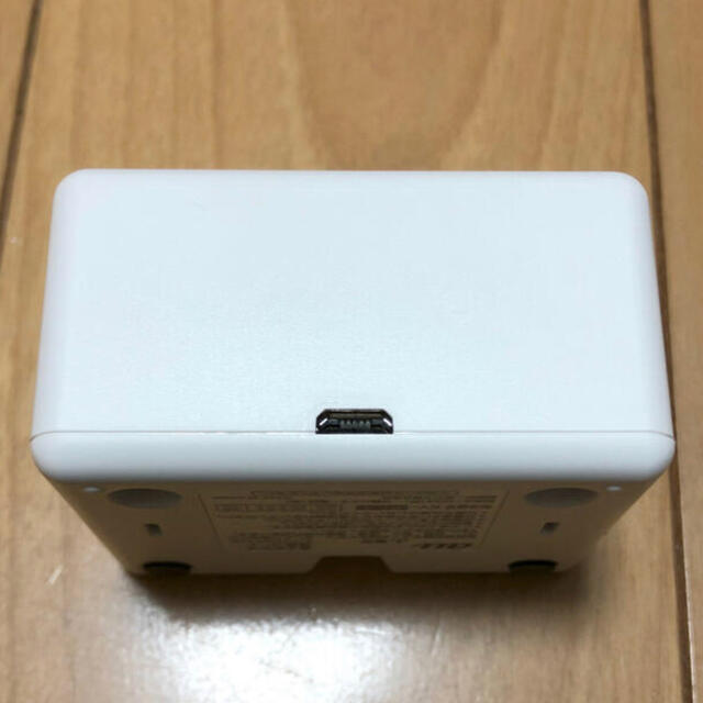 卓上充電器（KYY05PUA） スマホ/家電/カメラのスマートフォン/携帯電話(バッテリー/充電器)の商品写真