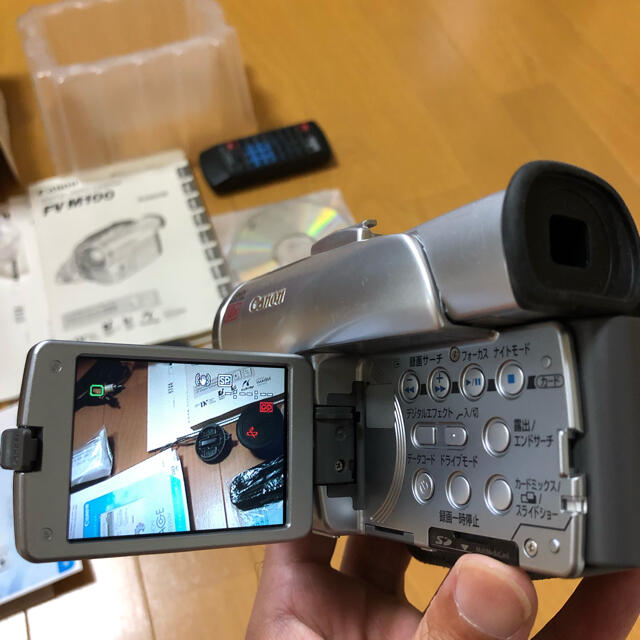 Canon(キヤノン)のCanon FV M100 デジタルビデオカメラ シルバー スマホ/家電/カメラのカメラ(ビデオカメラ)の商品写真