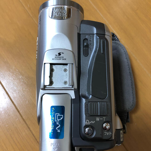 Canon(キヤノン)のCanon FV M100 デジタルビデオカメラ シルバー スマホ/家電/カメラのカメラ(ビデオカメラ)の商品写真