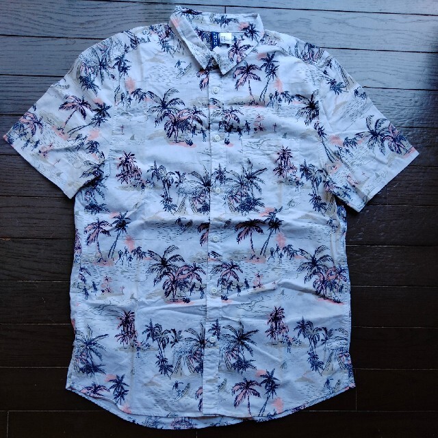 H&M(エイチアンドエム)のH＆M　柄シャツ　南の島　ヤシとドクロ住民　アロハシャツ メンズのトップス(シャツ)の商品写真