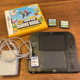 ニンテンドー2DS(ニンテンドー2DS)の任天堂2DS ソフト2本　SDカード充電器　付き　(家庭用ゲーム機本体)