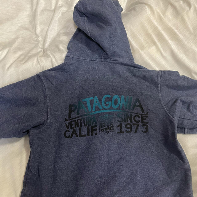 patagonia(パタゴニア)の【美品】Patagonia パタゴニア　ボーイズ　パーカ　XS キッズ/ベビー/マタニティのキッズ服男の子用(90cm~)(カーディガン)の商品写真