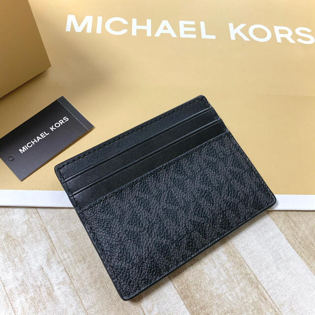 Michael Kors(マイケルコース)の新品 マイケルコース ブラック シグネチャー ストライプ 定期入れ カードケース メンズのファッション小物(名刺入れ/定期入れ)の商品写真