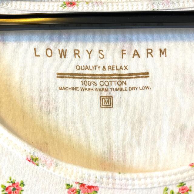 LOWRYS FARM(ローリーズファーム)のLOWRYSFARM 花柄Tシャツ レディースのトップス(Tシャツ(半袖/袖なし))の商品写真