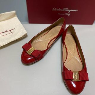 フェラガモ(Ferragamo)のフェラガモ　ヴァリナ　パンプス　7C 赤　レッド(バレエシューズ)