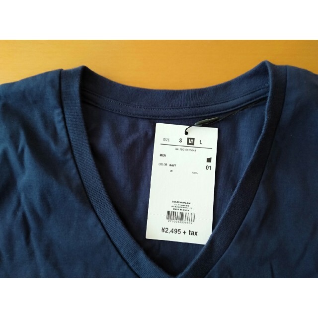 値下げ【新品】COLONY 2139 長袖VネックＴシャツ Ｍサイズ VAVY メンズのトップス(Tシャツ/カットソー(七分/長袖))の商品写真