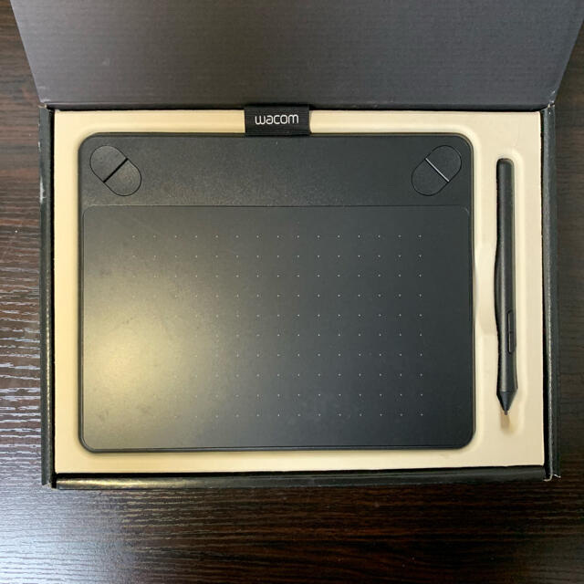 Wacom(ワコム)のwacom ペンタブレット 黒 CTH-490 スマホ/家電/カメラのPC/タブレット(PC周辺機器)の商品写真