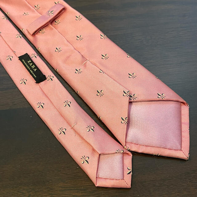 ZARA(ザラ)の美品　ZARA ネクタイ　ジャカード織り柄　ピンク系 メンズのファッション小物(ネクタイ)の商品写真