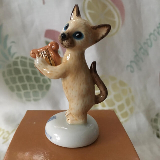 新品 送込 ミニチュア猫の置物 猫の楽団 シャム(ハーブ)の通販 by くまゴロゴロ冬眠中's shop｜ラクマ