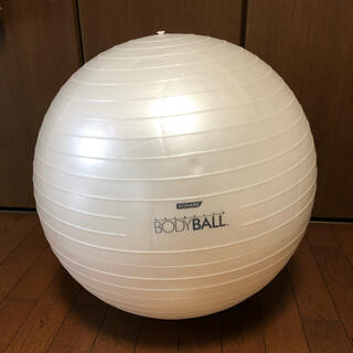 コナミ(KONAMI)のコナミスポーツ　ボディボール65センチ(トレーニング用品)