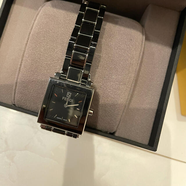 FENDI - フェンディ クアドロ 6200L 黒文字盤の通販 by s.s's FENDI - フェンディ クアドロ 6200L 黒文字盤の通販 by s.s's