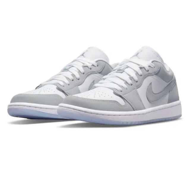 NIKE(ナイキ)のNIKE WMNS AIR JORDAN 1 LOW WOLF GREY レディースの靴/シューズ(スニーカー)の商品写真