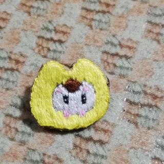 覗き見 くまミミハウス と ジャンガリアン ハムスター 刺繍 ブローチ(その他)